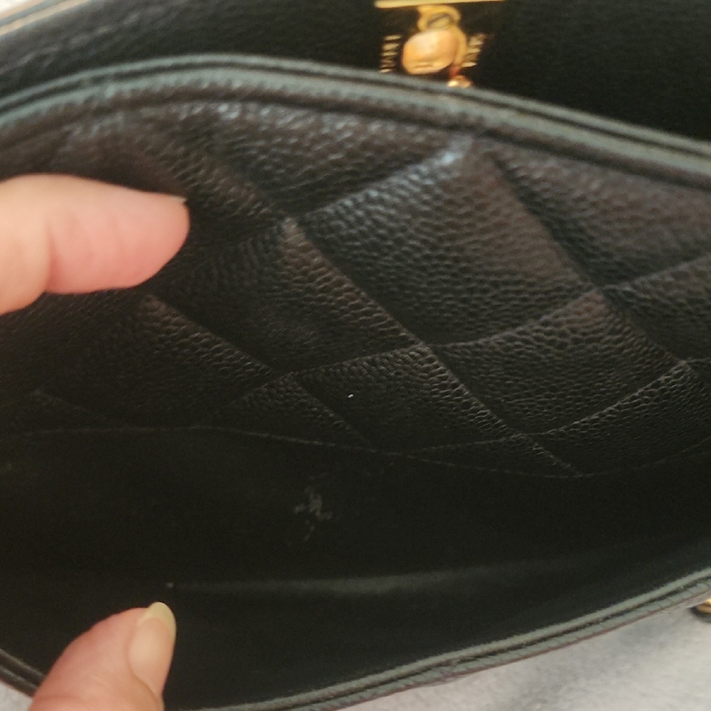 💯 Classic Chanel Black Quilted Shoulder Bag with Gold Chain - Picture 5 of 9